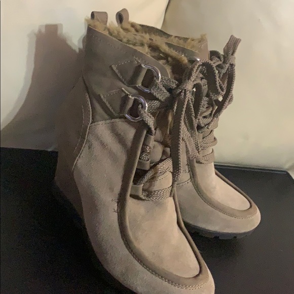 SOLD HOST PICK❣️Guess Camel Suede Wedge Lanni Boots Booties Sz 8.5 - Picture 6 of 11